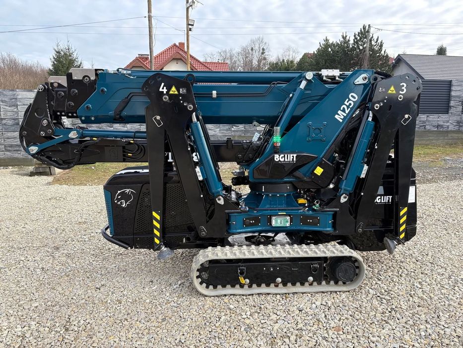 Bg LIFT M250  Mini Żuraw Bg LIFT M250 z przyczepą i przyssawkami