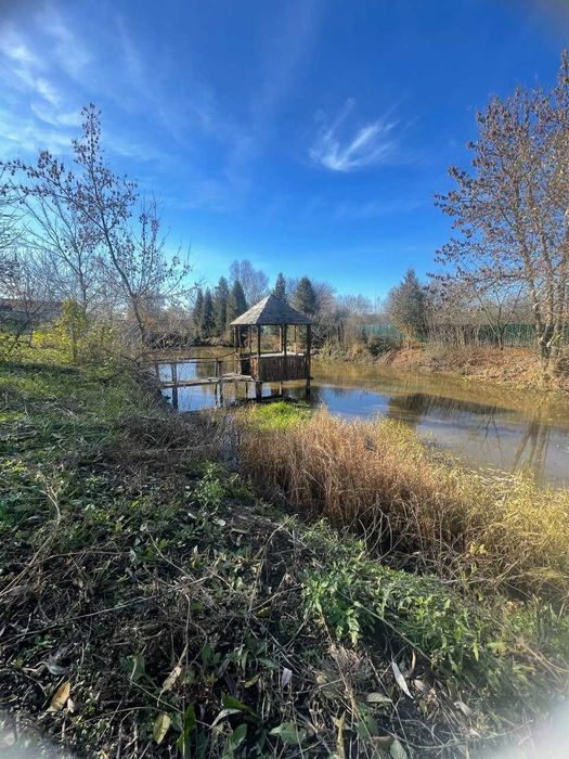 Садиба 53 сот. у Тлумачі з двома будинками та власним ставом