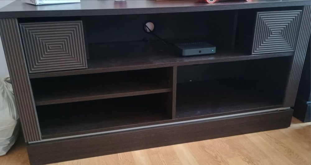 Sprzedam szafkę rtv i ławę.