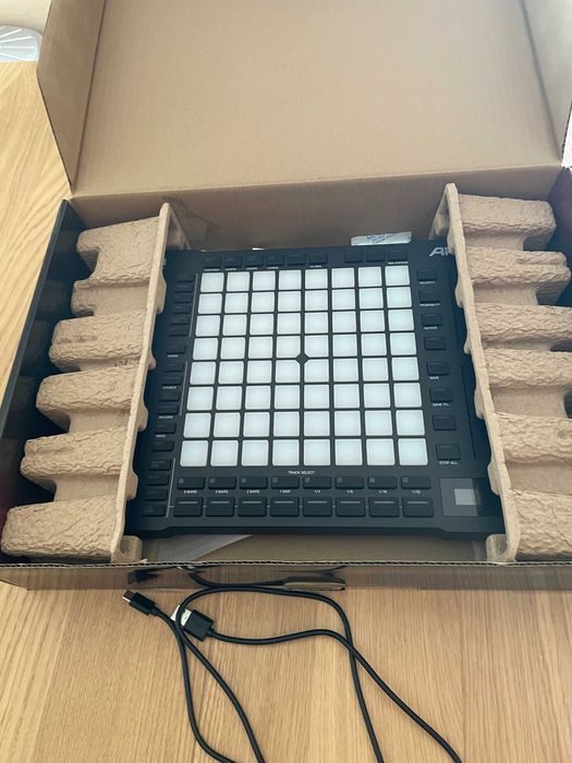 AKAI Professional APC 64