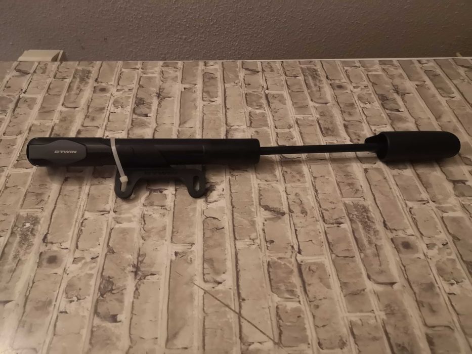 Bomba de mão universal para bicicletas, nova, Btwin