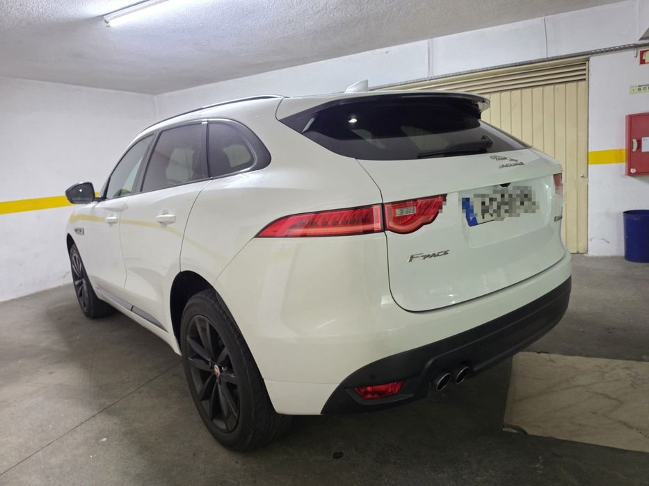 Jaguar F pace R sport