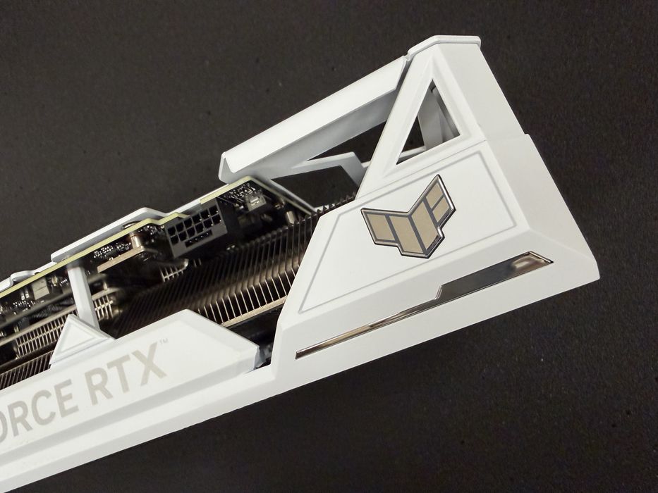 Asus tuf RTX4070ti 12gb white