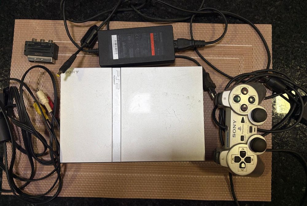 PlayStation 2 Slim Silver + comando