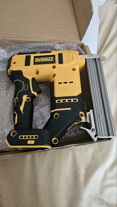 Gwoździarka 18V kompatybilna z akumulatorami dewalt