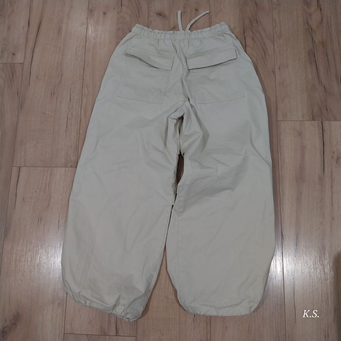 Modne spodnie H&M beżowe 146