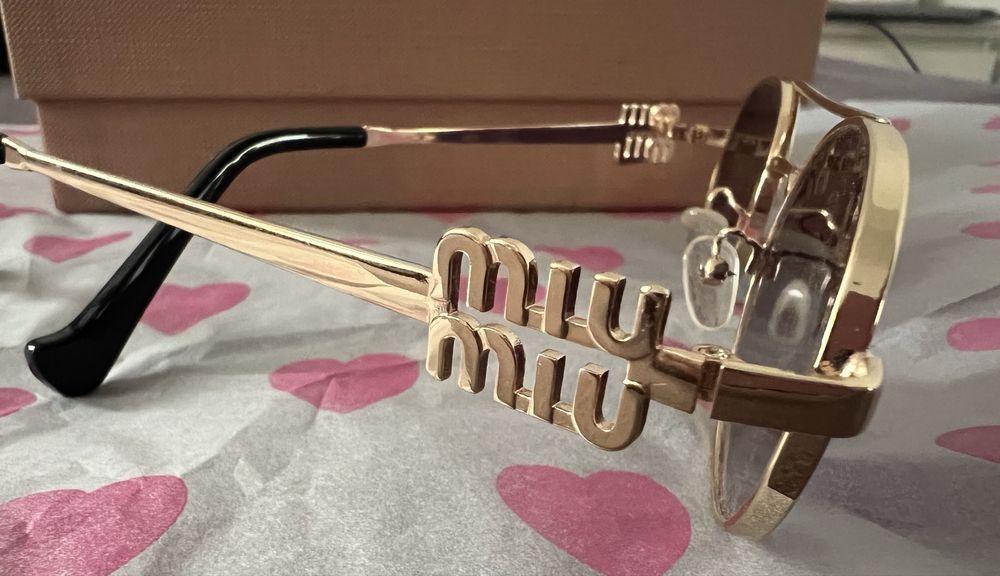 Okulary w stylu MIU MIU