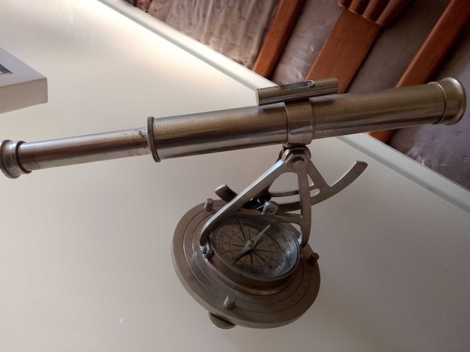 Telescópio óptico em ótimo estado