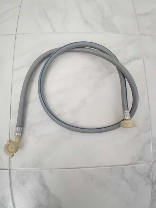 Water inlet hose with elbow