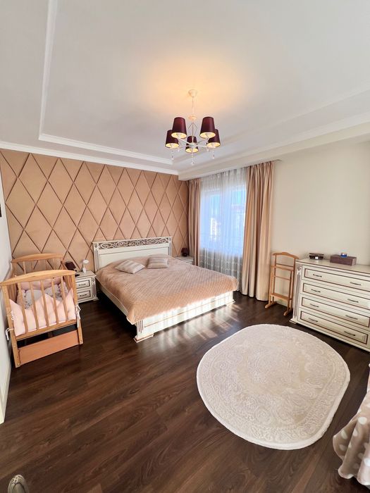 Преміальна видова 3-к. квартира з дизайнерським ремонтом | 121 м²