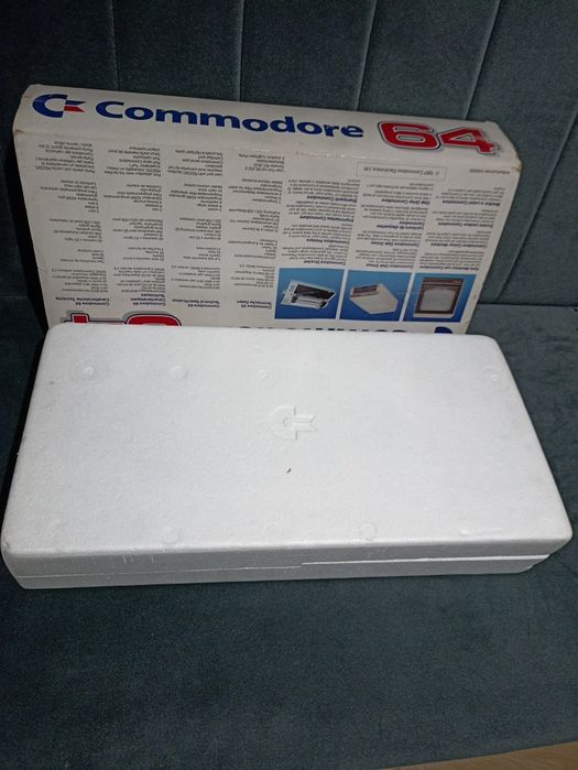 Komputer Commodore 64 pakiet w opakowaniu .