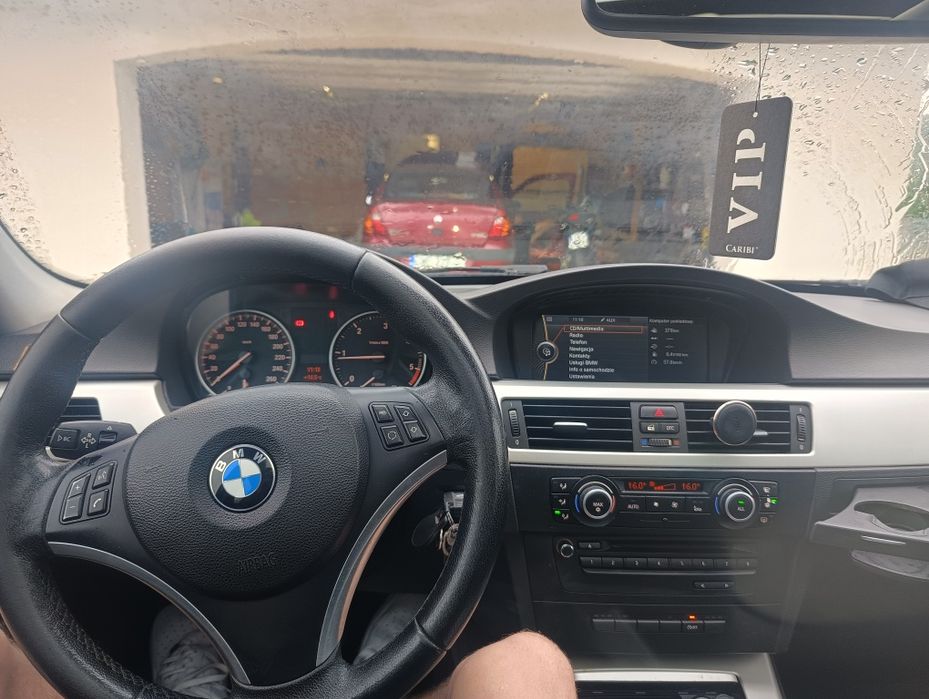 BMW E91 z 2010r 318d