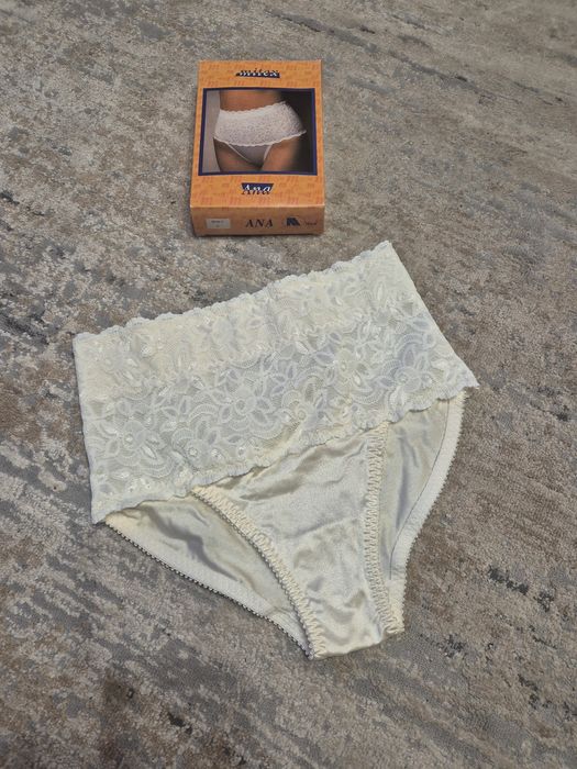 Bielizna modelujące majtki ściągające  S nowe