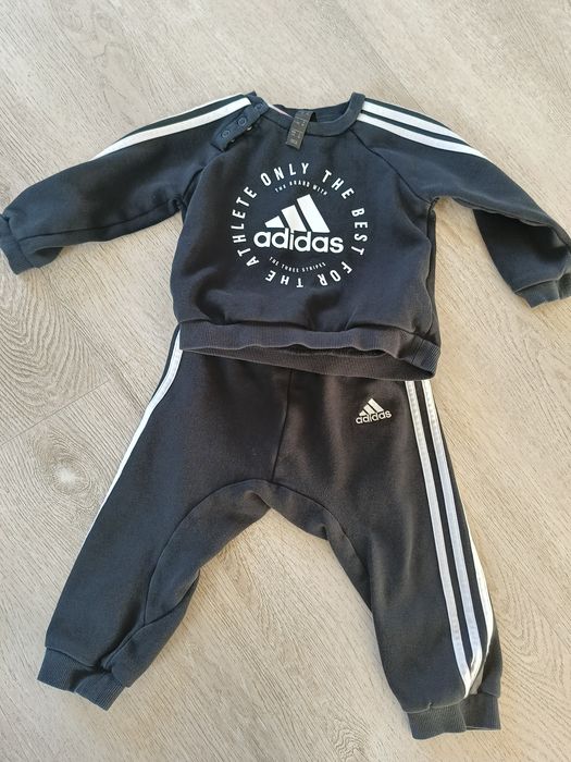 Czarny dresik Adidas 80