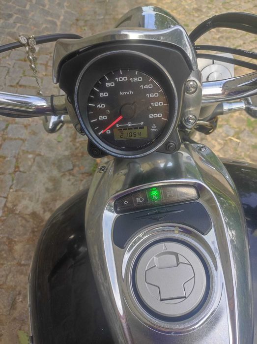 Suzuki Intruder M800 (VZ800) – Apenas 21.000 km – Impecável