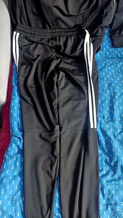 Dres sportowy adidas, Turcja