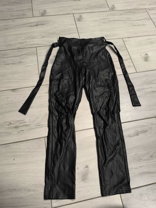 Spodnie z eko skóry z paskiem czarne XS/S