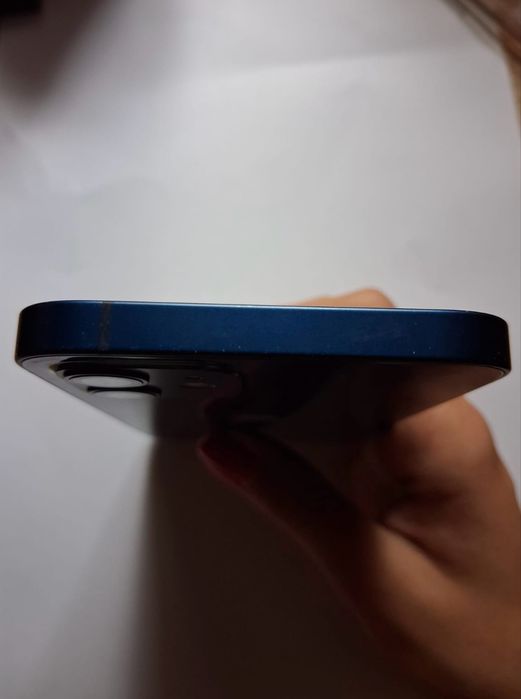 Granatowy iphone 12
