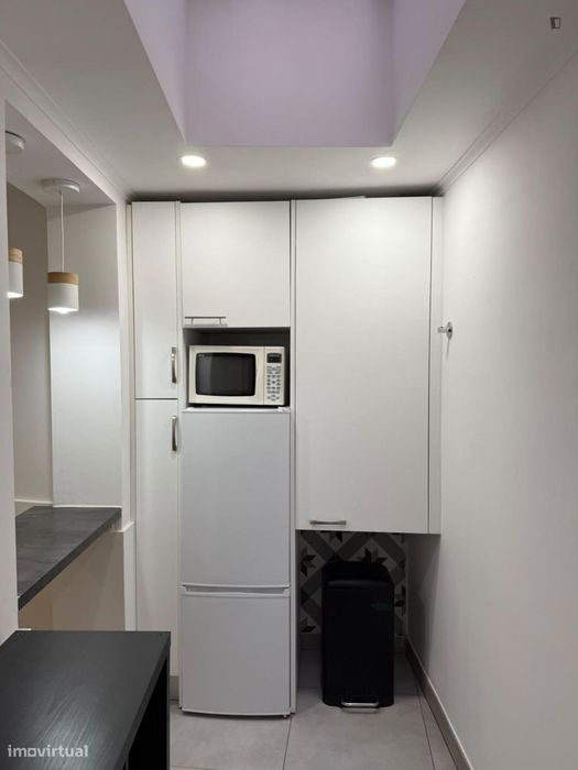 Quarto - localizado em Santos Lisbon