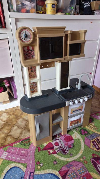 Plastikowa kuchnia zabawkowa dla dziecka
