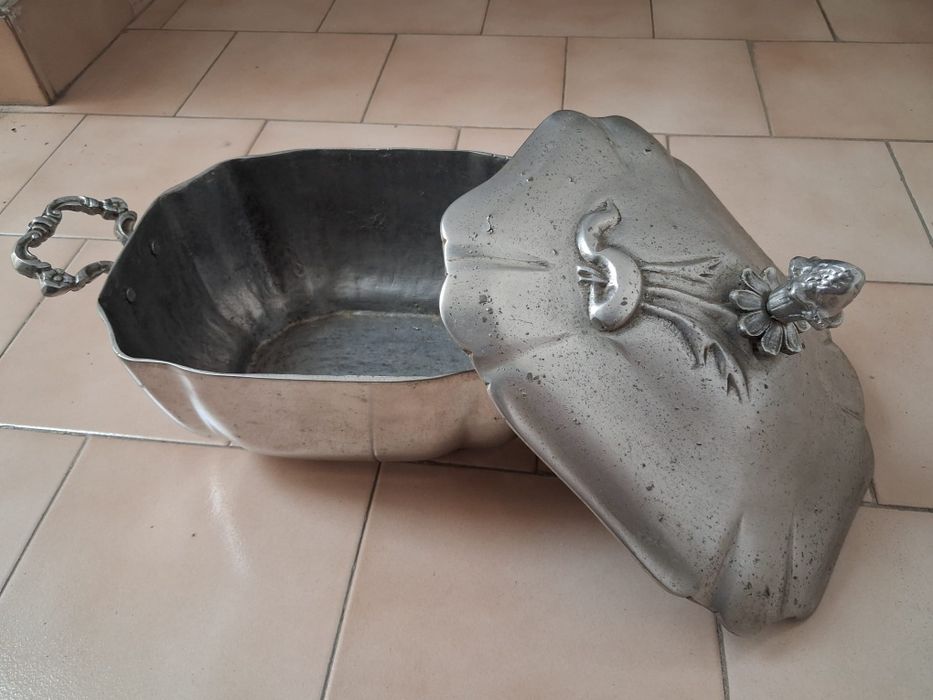 Terrina em Estanho com Prato