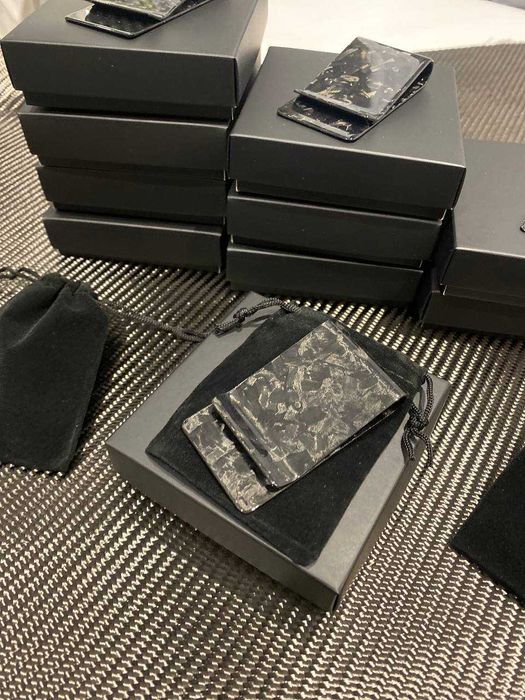 Зажим для денег из кованого углеродного волокна. Карбоновый зажим