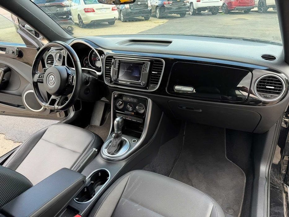 Volkswagen Beetle Dune Convertible      2017