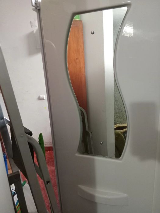 Coluna de duche com três sistemas chuveiros  com rádio