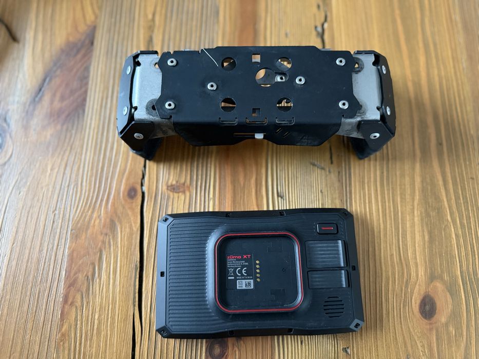 Nawigacja mtocyklowa Garmin Zumo XT + zabezpieczenie Touratech