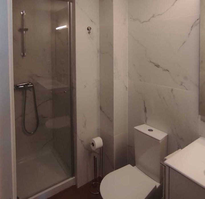 Quarto Estudante - Av. Marechal Gomes da Costa 329, São Mamede de Infesta, perto do Hospital de S. João