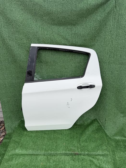 Toyota Yaris III drzwi lewy tył 040