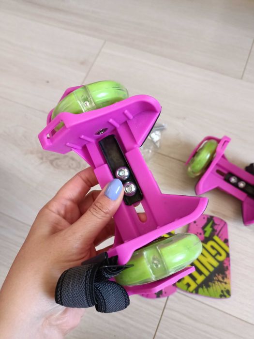 Wrotki IGNITE CLIP-ON Wielokolorowy rolki świecące na butyp