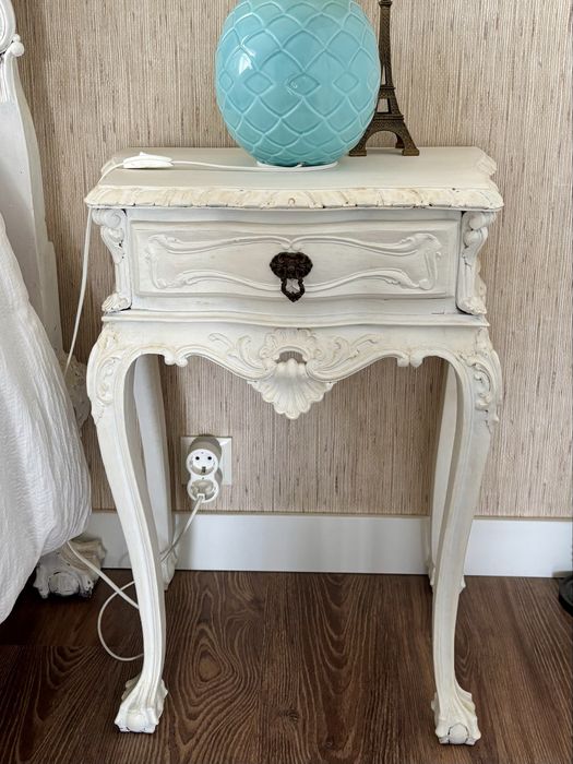 Cama vintage recuperada + 2 mesas de cabeceira