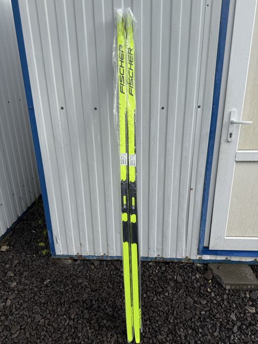 Класичні лижі Fisher нові