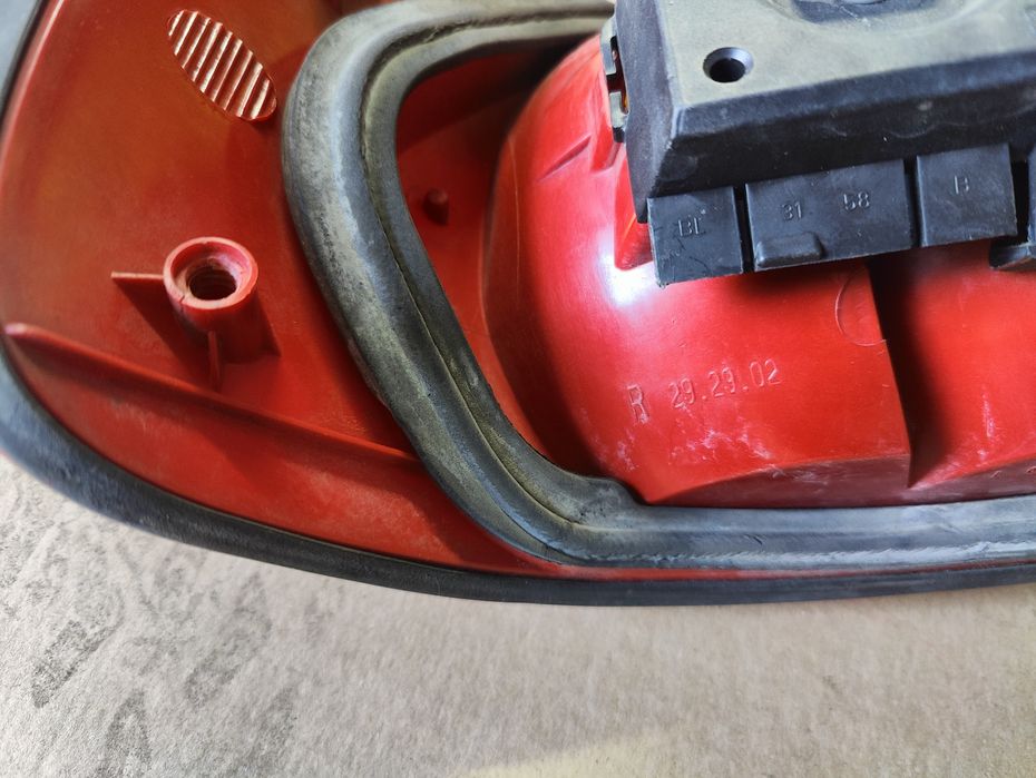 Audi A8 D2 lampa prawy tył