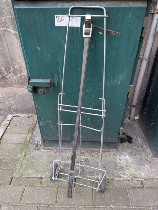 Wózek metalowy na zakupy