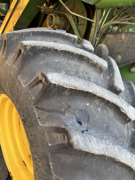 Комбайн зерноуборочный John Deere 1065
