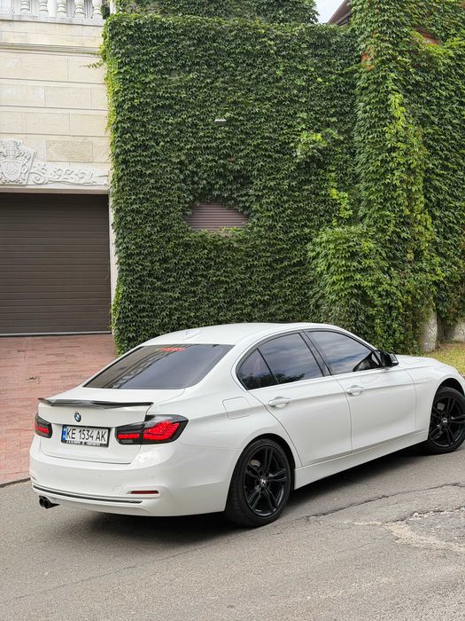 Продаю BMW 330e 2017р