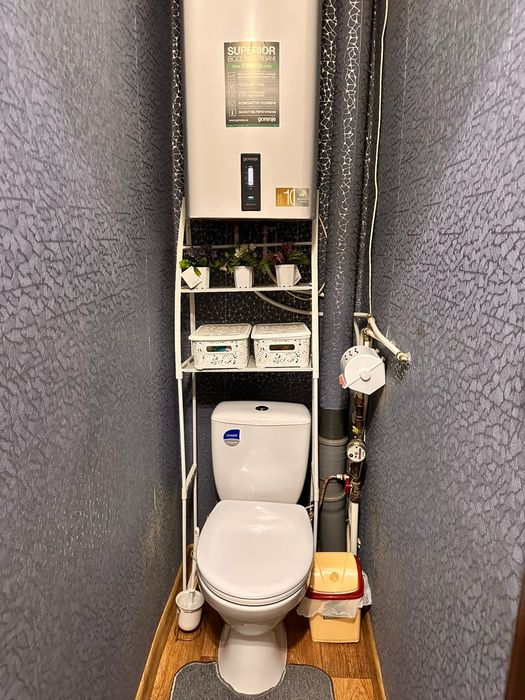 Квартира 2-х кімнатна подобово 1500 від . Світло та інтернет є завжди.