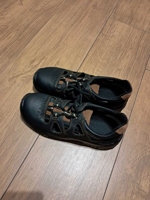 Buty, obuwie, sandały robocze - ochronne