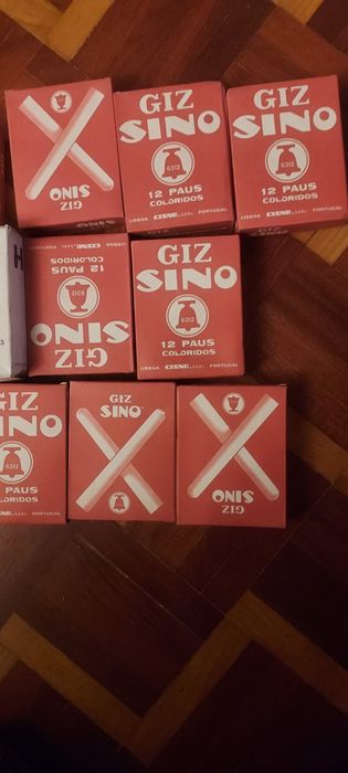 17 caixas de 12 giz de 12 cores diferentes.  Novos. Vejam fotos elucid