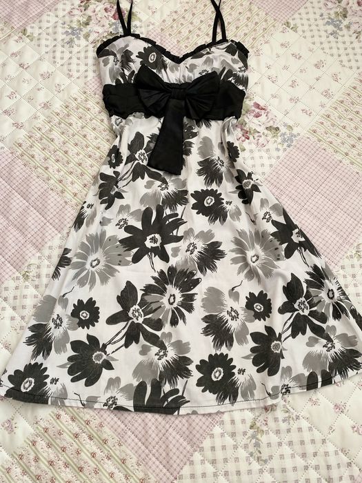 Biała sukienka w kwiatki na ramiączka S 36 M 38 vintage