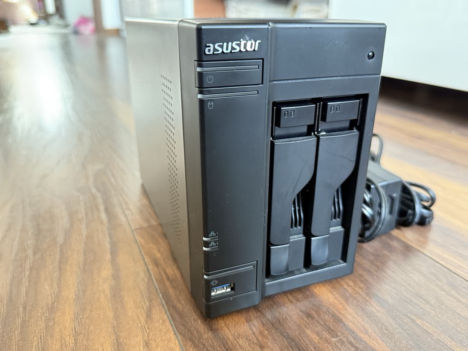 Serwer  Nas Asustor AS6102T