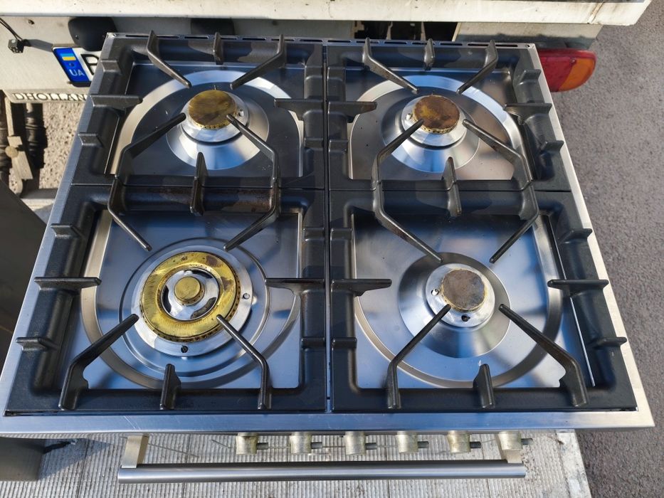 Професійна газова плита з газовою духовкою