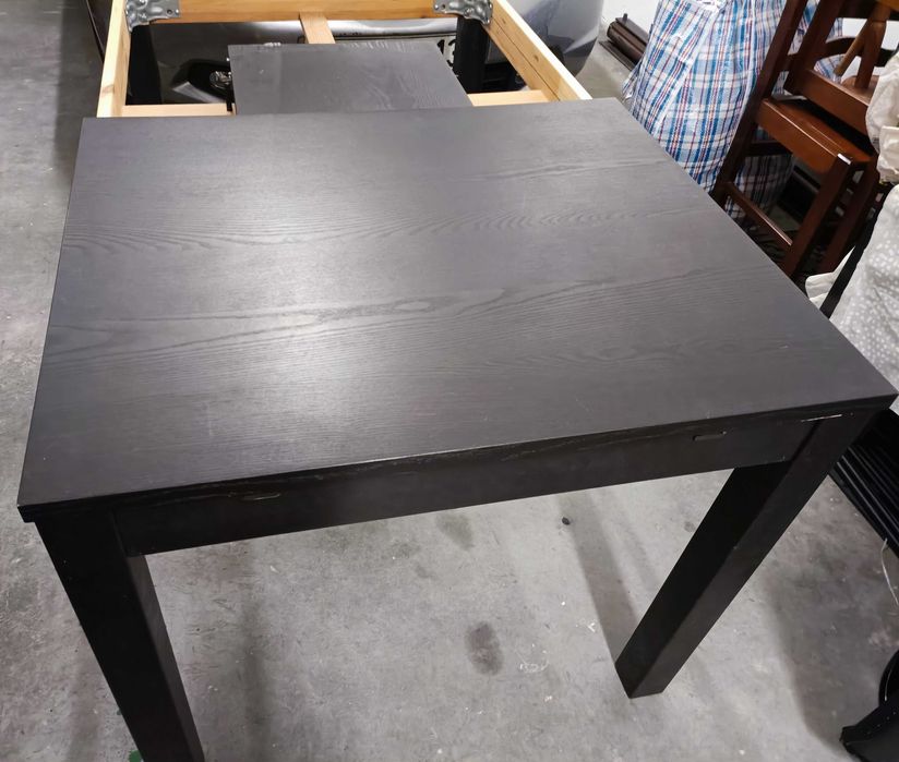 Mesa para 4 a 8 pessoas