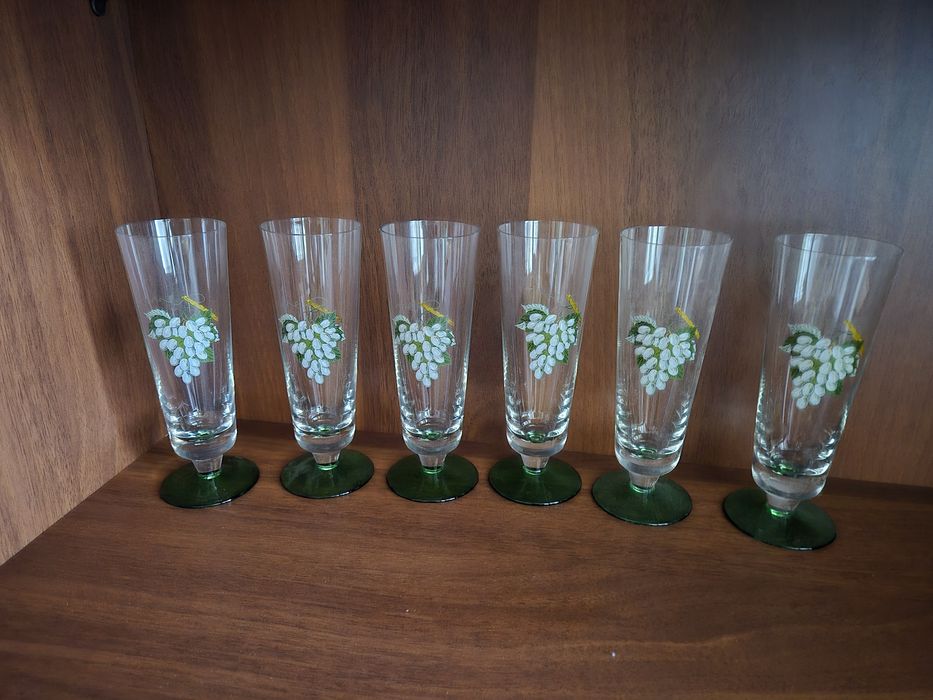 Келихи стакани бокали фужери стопки