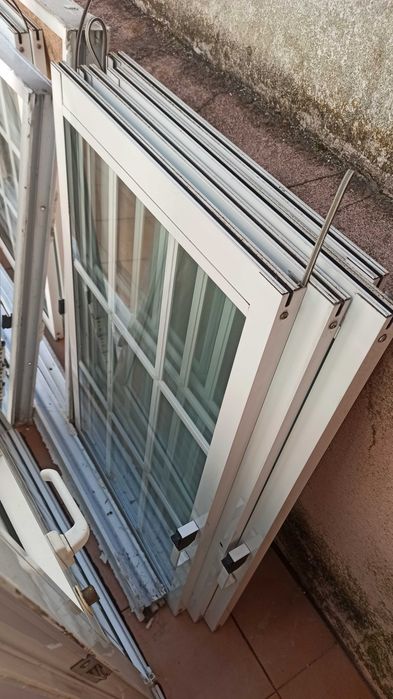 Janelas e porta em alumínio