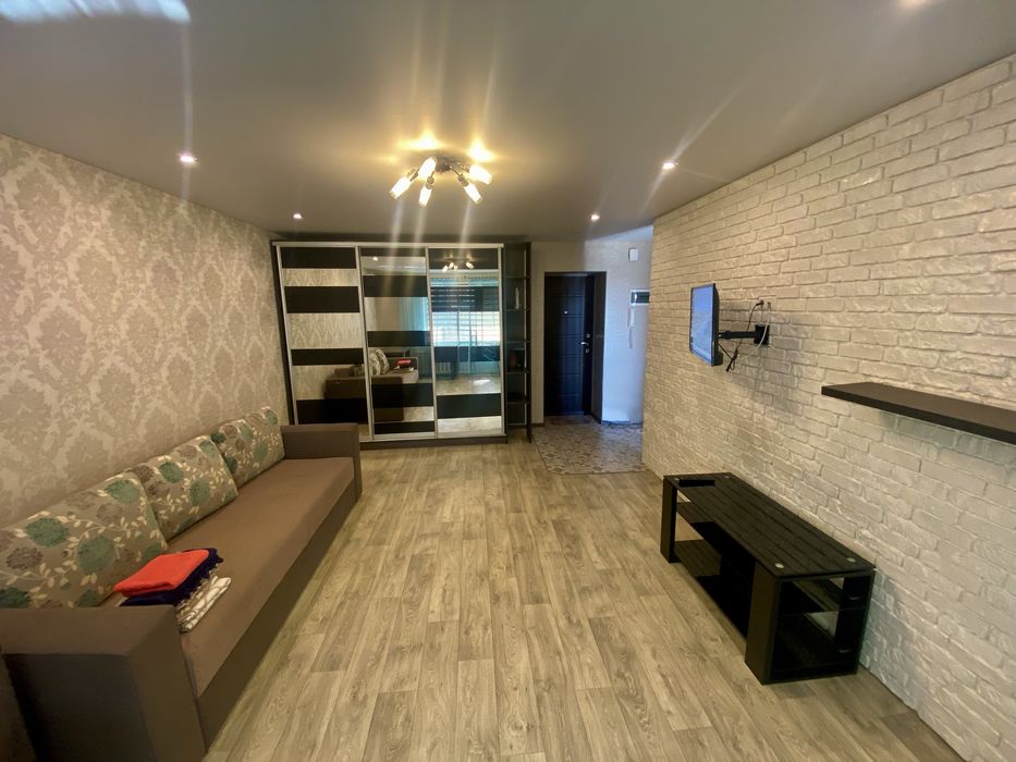 1 кім-на квартира з ремонтом біля центру .Тепла .