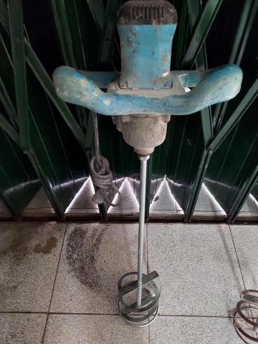 Duas misturadoras  em ótimo estado de conservação