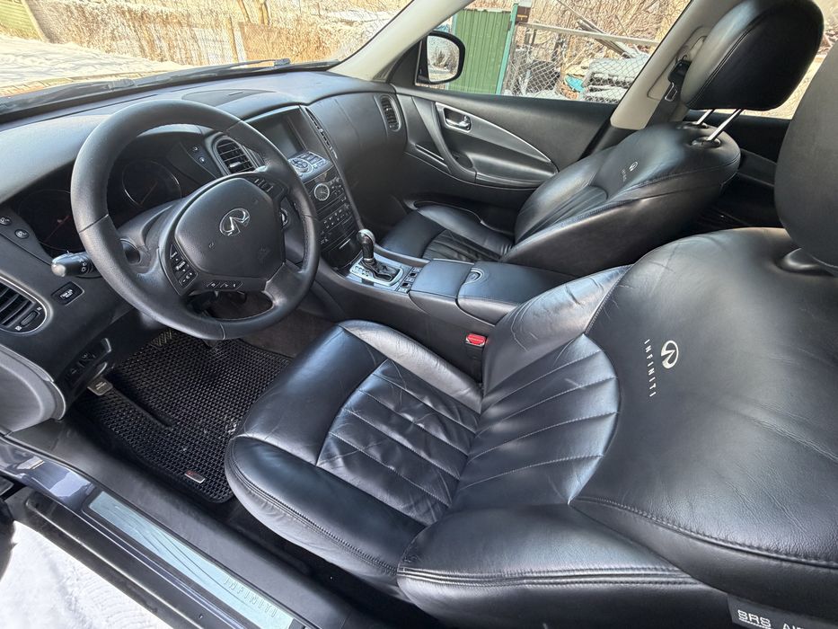 Продам Infinity EX35 AWD газ/бензин  максимальна ідеальний стан!